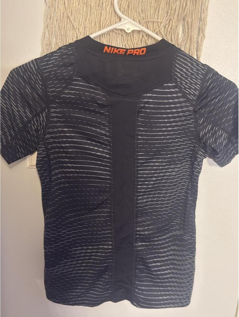 Nike Pro Dri-FIT Fitted Short Sleeve Athletic Shirt Small - Picture 2 of 4